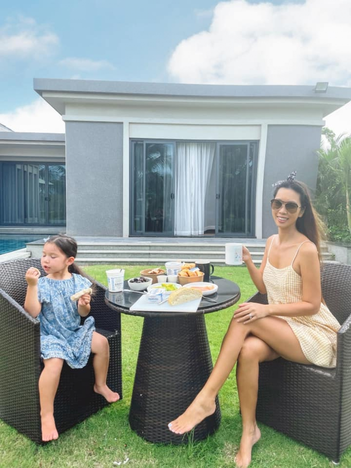 Cuộc sống mùa dịch của gia đình siêu mẫu Hà Anh - 2