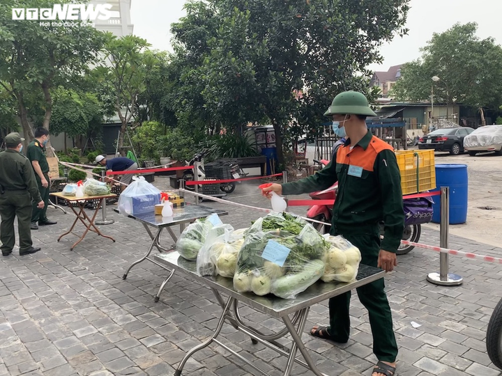 Chung cư Hà Nội đua nhau lập 'vùng xanh', ngăn ngừa COVID-19 - 16