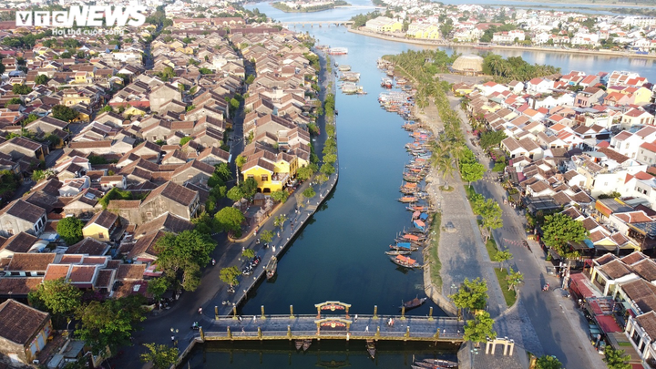 Người làm ngành du lịch xoay xở đủ nghề giữa đại dịch COVID-19 - 1