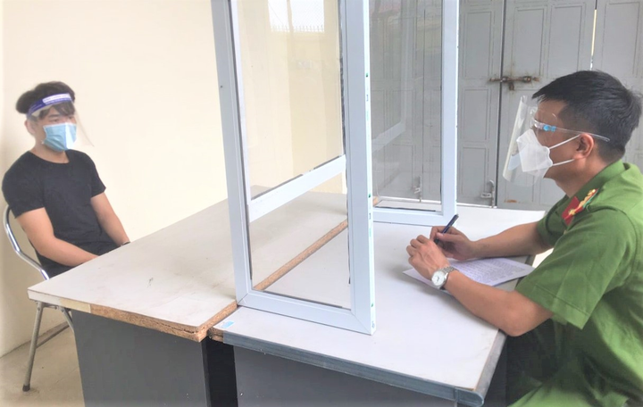 Khởi tố kẻ lừa đảo bán thuốc trị mất ngủ, giảm cân chiếm đoạt gần 300 triệu đồng - 1