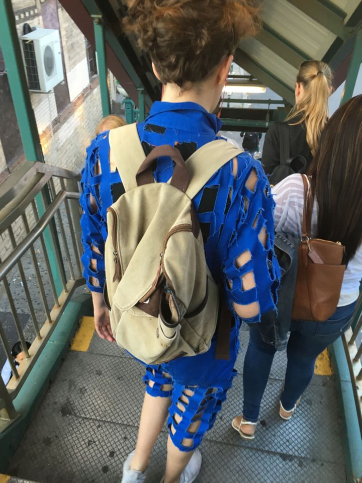 Giật mình với kiểu mặc quần áo lạ đời khiến nhiều người đỏ mặt - 9