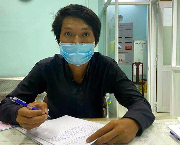 Lái ô tô gắn mác hỗ trợ chống dịch để đưa người về quê, thu 5 triệu đồng/người - 1