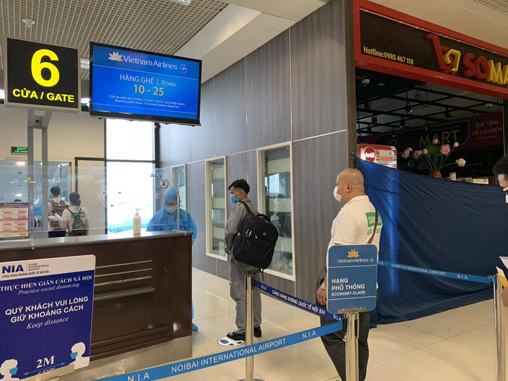 Gần 200 y bác sĩ của 11 đoàn y tế vào Nam chống dịch trên chuyến bay đặc biệt - 3