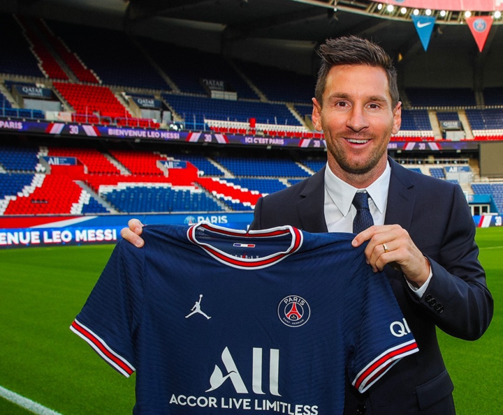 Messi chính thức gia nhập PSG - 1