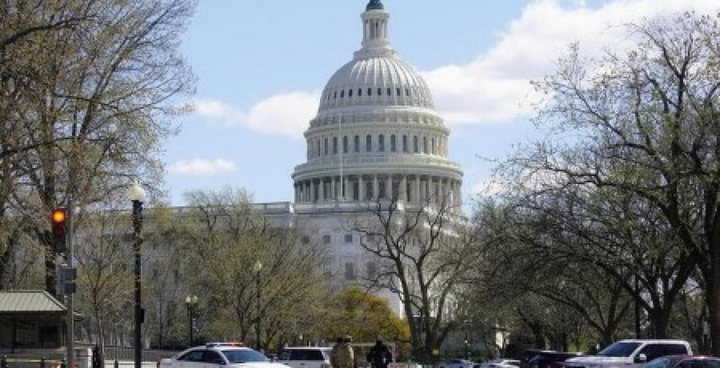 Thượng viện Mỹ thông qua gói ngân sách khổng lồ 1.000 tỷ USD - 1