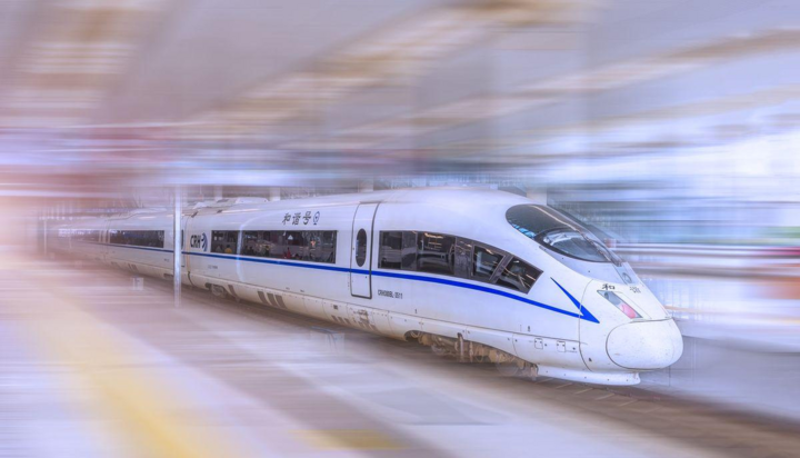 Hút thuốc trên tàu cao tốc, người đàn ông bị bắt giam 5 ngày - 1