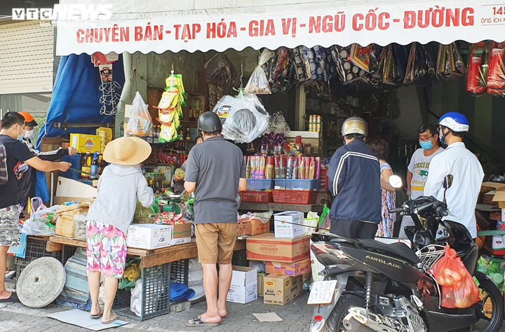 Đà Nẵng có thể phong tỏa 7 ngày, các siêu thị lại kín người mua hàng dự trữ - 9