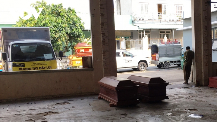Bình Dương: Lao động nghèo khổ sở 'xoay' tiền mai táng người nhà mất vì COVID-19 - 3