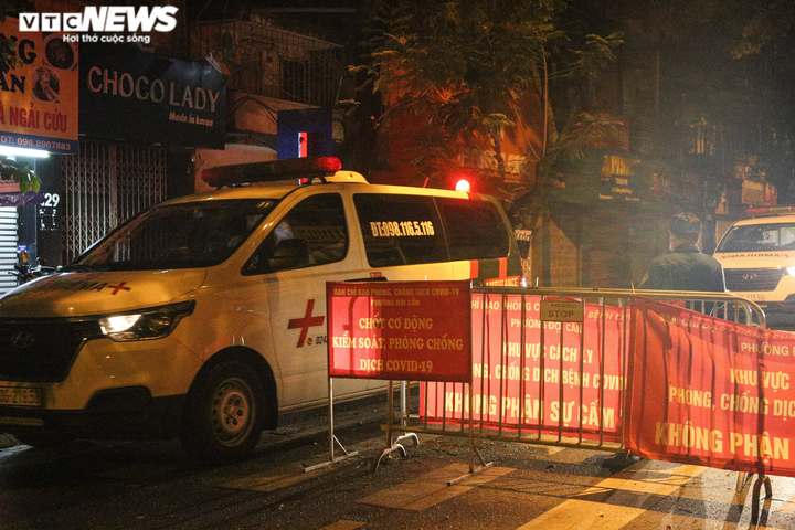Phát hiện 16 ca dương tính SARS-CoV-2, Hà Nội phong toả một dãy phố Đội Cấn - 4