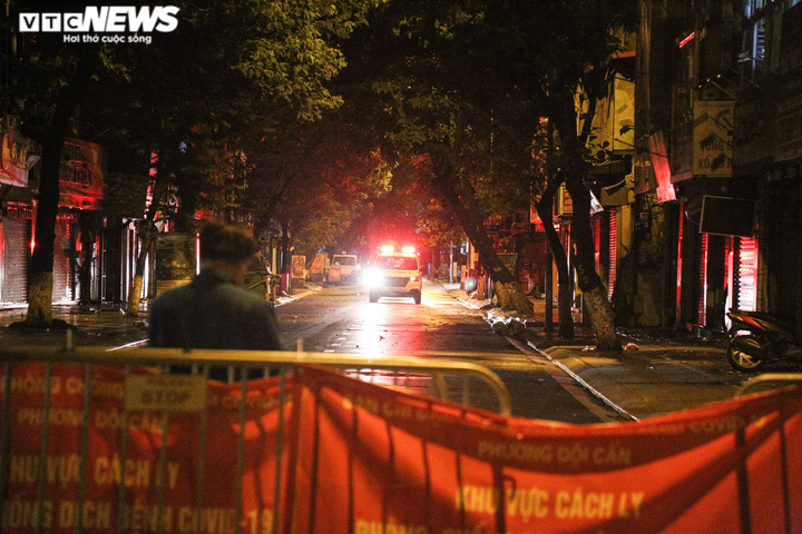 Phát hiện 16 ca dương tính SARS-CoV-2, Hà Nội phong toả một dãy phố Đội Cấn - 3
