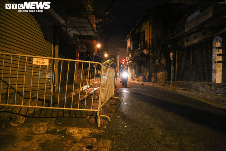 Phát hiện 16 ca dương tính SARS-CoV-2, Hà Nội phong toả một dãy phố Đội Cấn - 7
