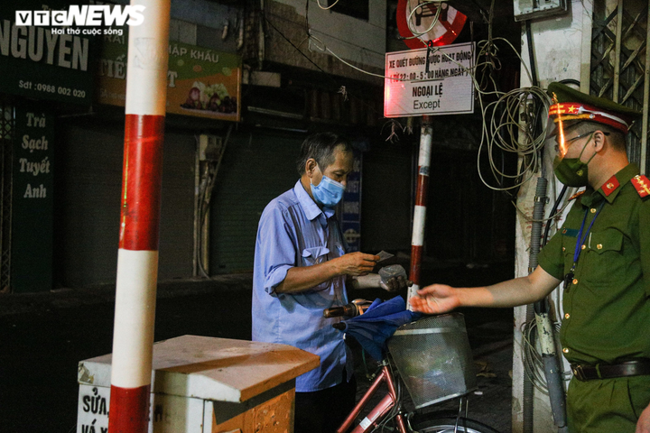 Phát hiện 16 ca dương tính SARS-CoV-2, Hà Nội phong toả một dãy phố Đội Cấn - 5