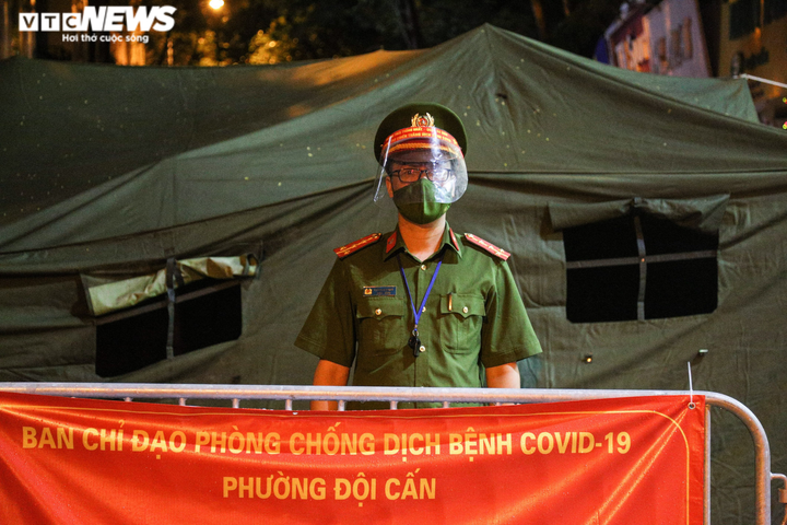 Phát hiện 16 ca dương tính SARS-CoV-2, Hà Nội phong toả một dãy phố Đội Cấn - 6