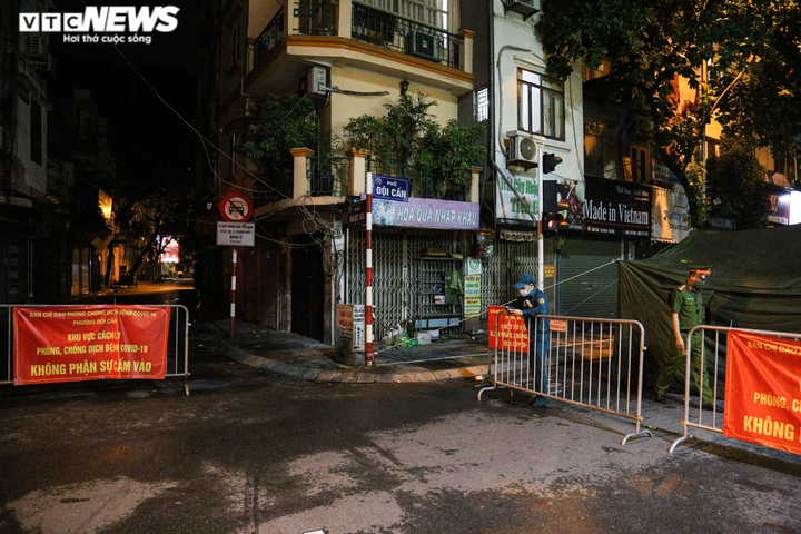 Phát hiện 16 ca dương tính SARS-CoV-2, Hà Nội phong toả một dãy phố Đội Cấn - 1