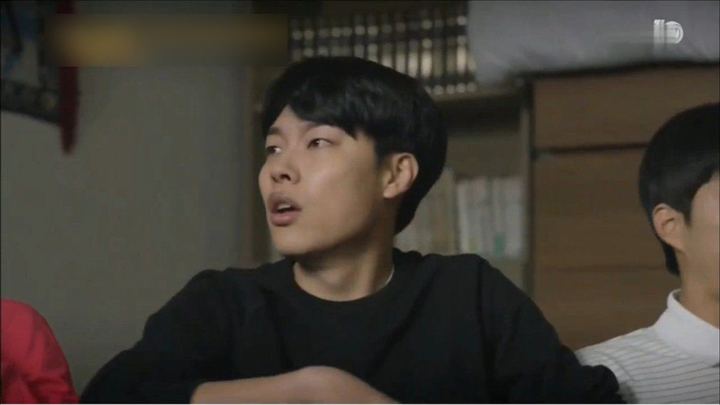 Tâm tình: Phát rồ vì hàng xóm cứ canh đến giờ em làm việc là hát karaoke - 2