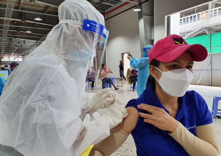 Đề xuất ưu tiên tiêm vaccine COVID-19 cho doanh nghiệp '3 tại chỗ' ở Đồng Nai - 1