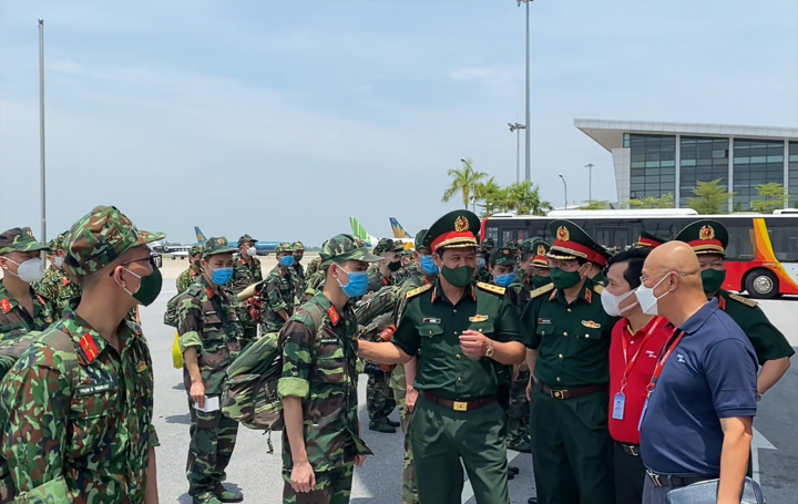 Hàng không chung sức chống dịch - 1