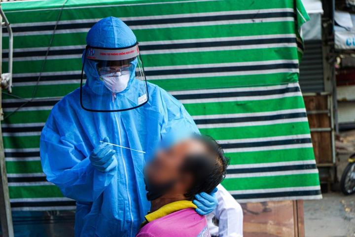 Cần Thơ test nhanh diện rộng, tách dần F0 đang lẫn trong cộng đồng - 1