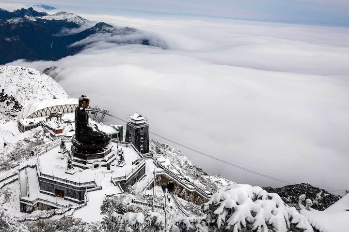 Khám phá những đỉnh núi linh thiêng nhất Việt Nam - 4