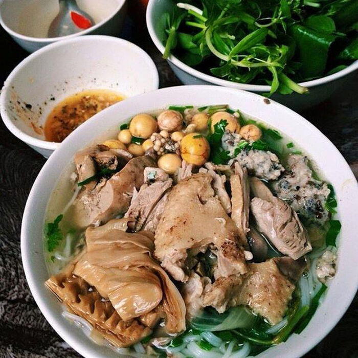 Hà Nội có 1-0-2: Bún chửi, bún xếp hàng, phở gà đắt gấp đôi... vẫn cứ đông khách - 4