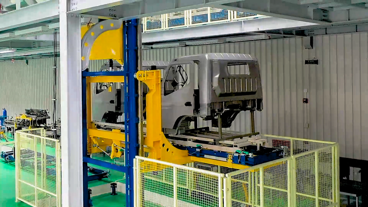 Khám phá xe tiêm chủng vaccine COID-19 lưu động 'có một không hai' tại Việt Nam - 2