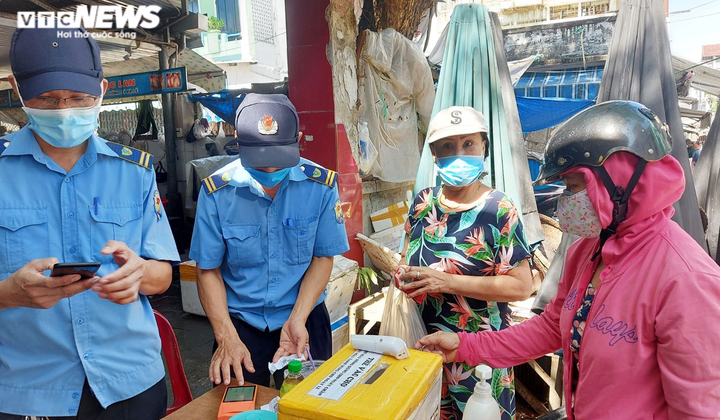 Đà Nẵng: Giá rau củ, thịt cá tăng chóng mặt vẫn ‘cháy’ hàng - 1