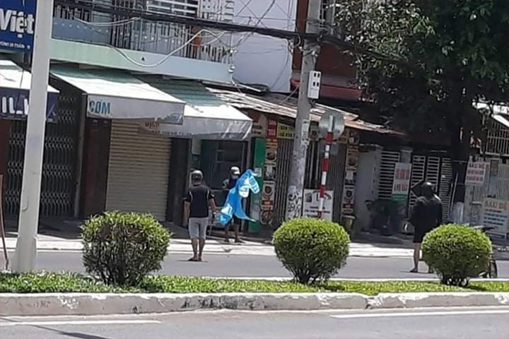 Nổ súng khống chế kẻ nghiện ma túy dương tính SARS-CoV-2 - 1