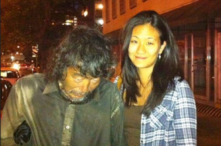 Cô gái bất ngờ tìm được bố ruột khi đang lang thang chụp ảnh người vô gia cư - 3