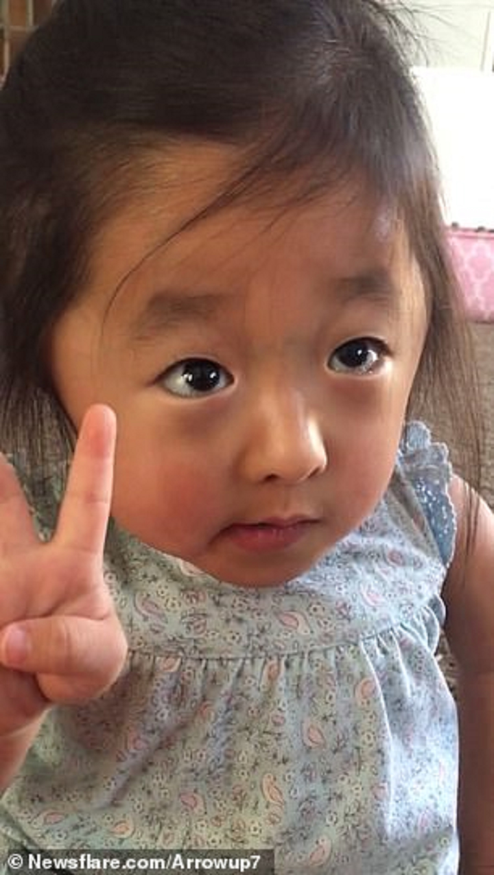 Clip cô bé mồ côi kể về việc 'phải lòng' bố mẹ nuôi làm 'tan chảy' triệu người - 2