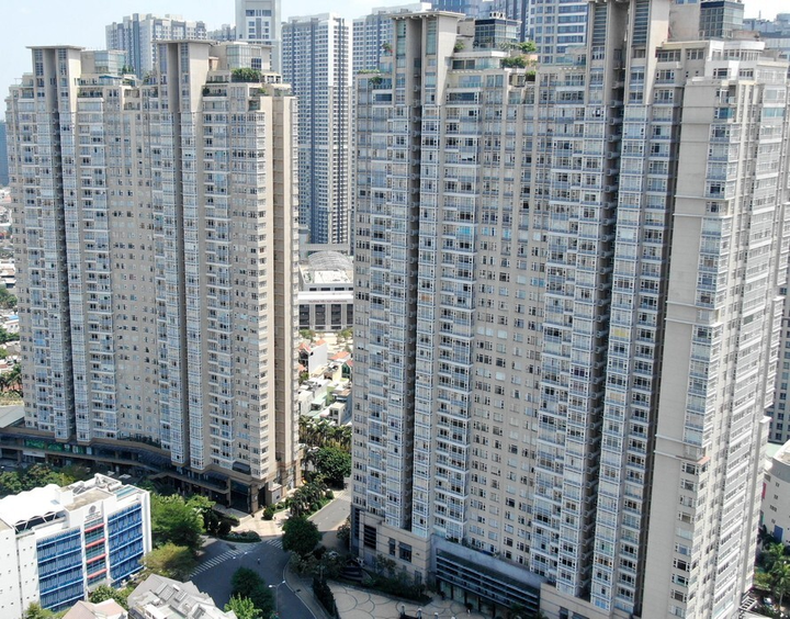 Dấu hiệu cho thấy COVID-19 lây qua trục đứng đường thông gió chung cư - 1