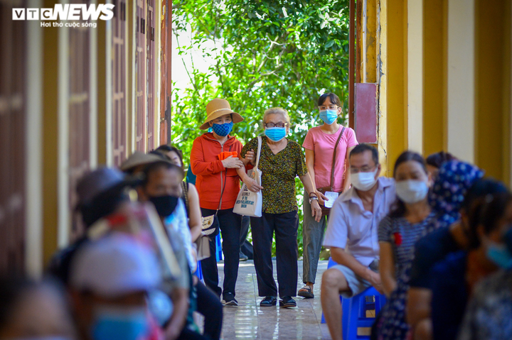 Hà Nội xét nghiệm diện rộng, thần tốc vét F0 trong cộng đồng ở phường Minh Khai - 13