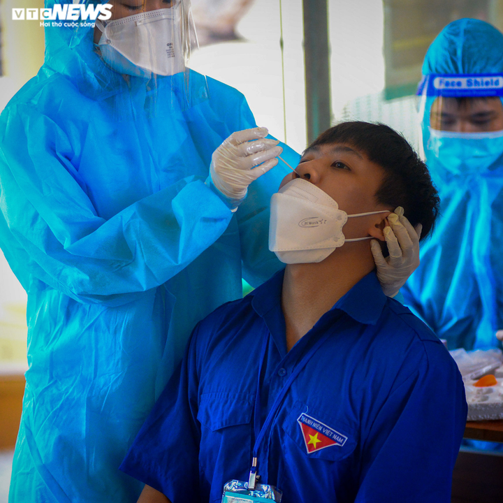 Hà Nội xét nghiệm diện rộng, thần tốc vét F0 trong cộng đồng ở phường Minh Khai - 15