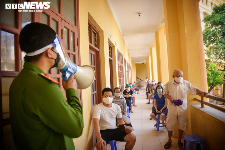 Hà Nội xét nghiệm diện rộng, thần tốc vét F0 trong cộng đồng ở phường Minh Khai - 6