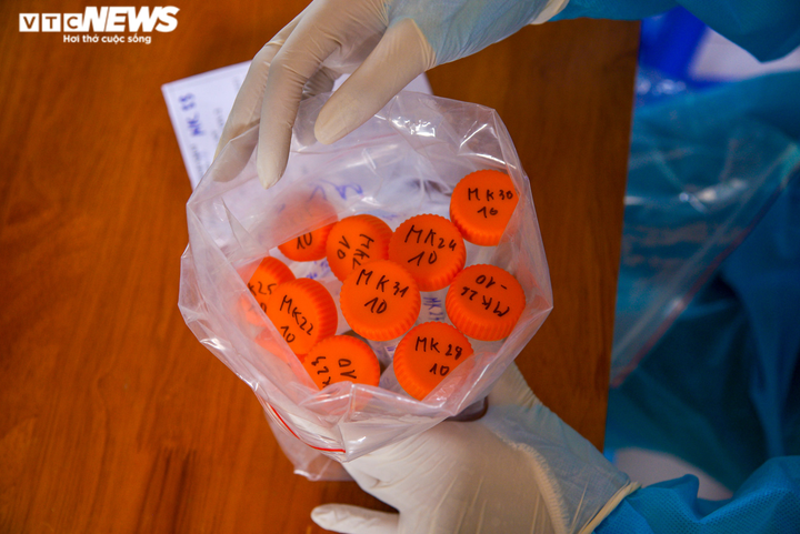 Hà Nội xét nghiệm diện rộng, thần tốc vét F0 trong cộng đồng ở phường Minh Khai - 17