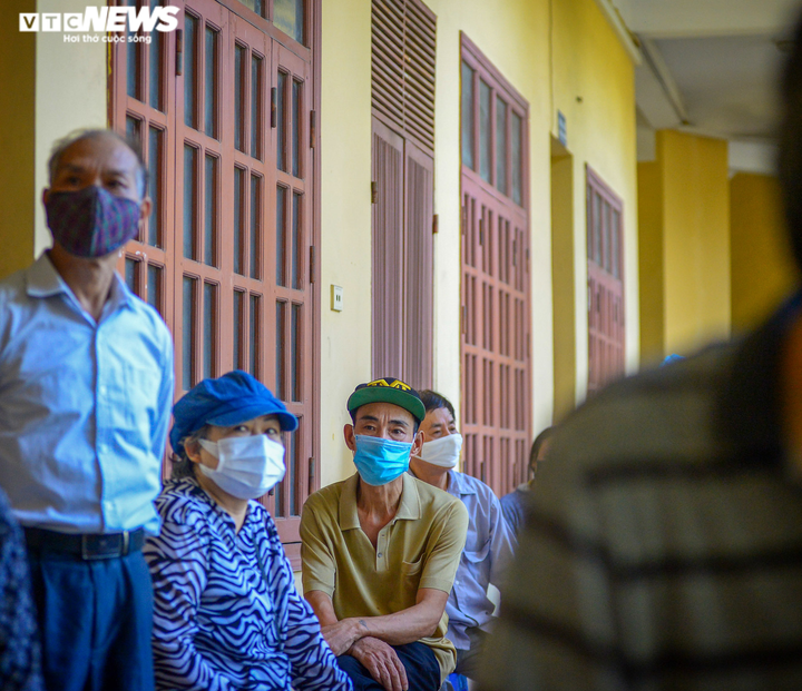 Hà Nội xét nghiệm diện rộng, thần tốc vét F0 trong cộng đồng ở phường Minh Khai - 12