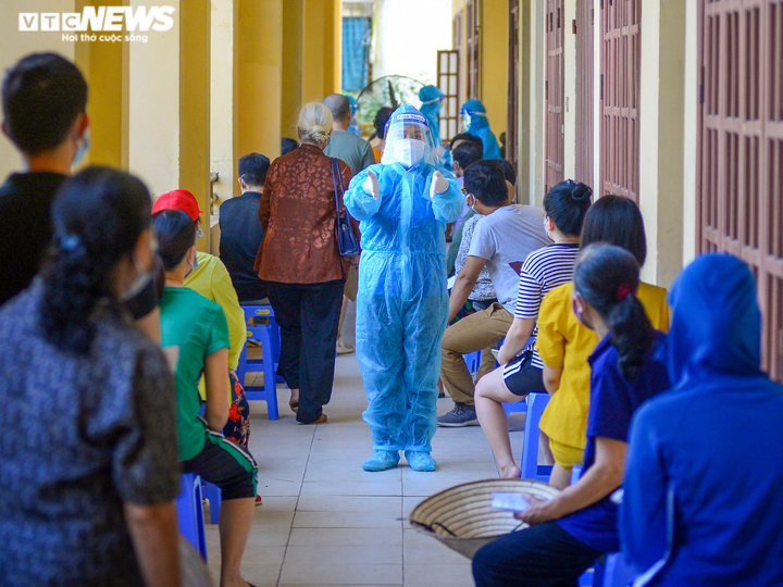 Hà Nội xét nghiệm diện rộng, thần tốc vét F0 trong cộng đồng ở phường Minh Khai - 7