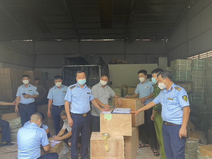 Bắc Ninh: Thu giữ gần 50 tấn hàng có dấu hiệu giả mạo các nhãn hiệu nổi tiếng - 2