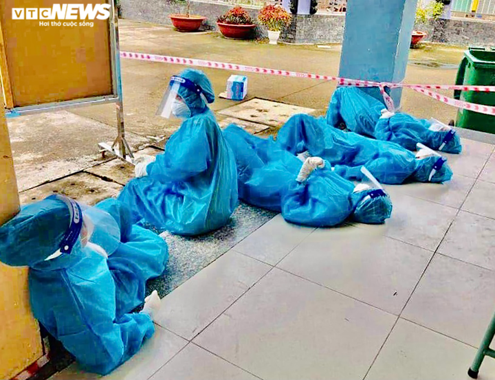 Sinh viên Lâm Đồng xung phong vào tâm dịch Bình Dương, thâu đêm truy vết dịch tễ - 2