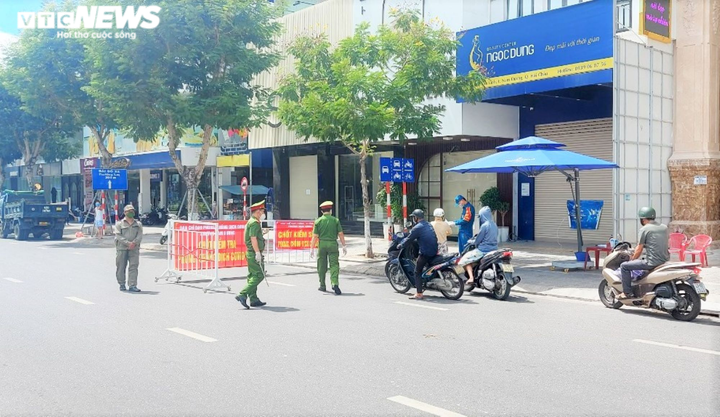 Hoạt động nào được phép thực hiện khi Đà Nẵng áp dụng quy định 'ai ở đâu ở đó'? - 1
