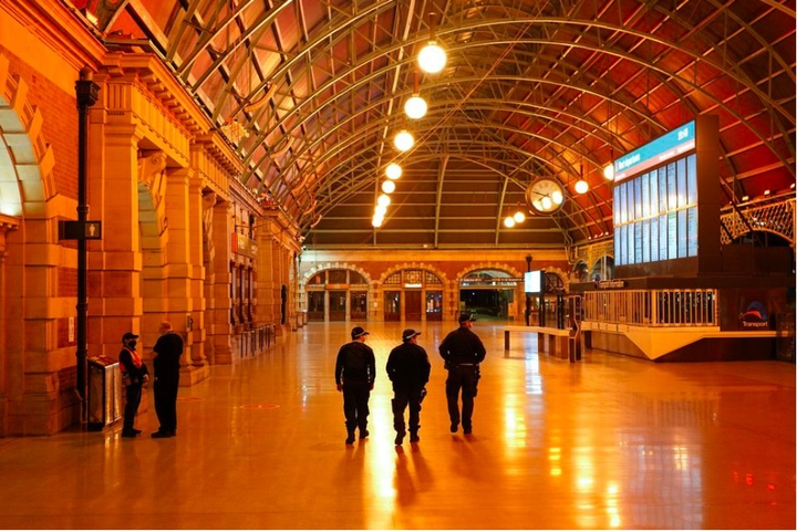 Số ca COVID-19 cao kỷ lục, Australia tăng gấp 5 lần tiền phạt vi phạm phong toả - 1