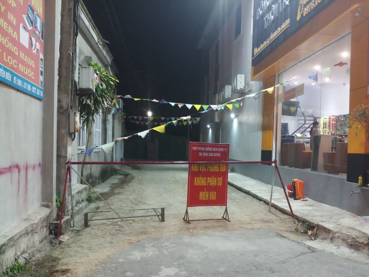 Phát hiện 1 ca nhiễm SARS-CoV-2 ở cộng đồng, Hà Tĩnh phong tỏa hơn 2.000 hộ dân - 1