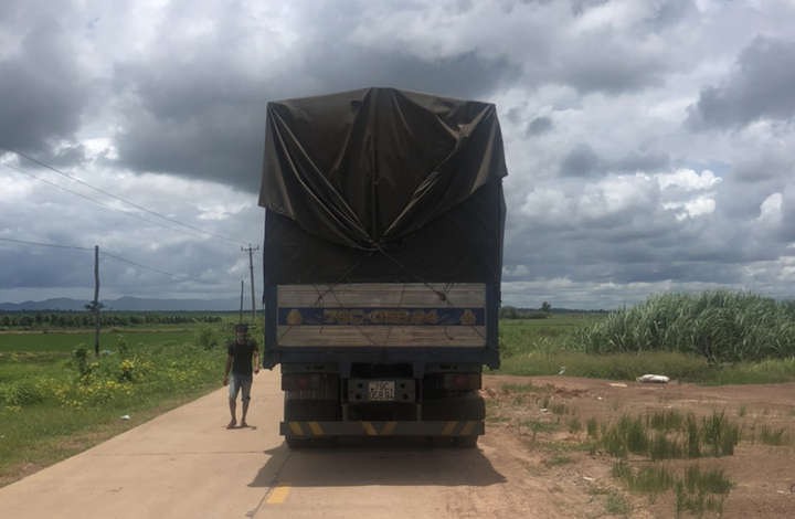 Gia Lai xử phạt xe 'luồng xanh' chở người trái phép về từ vùng dịch - 1