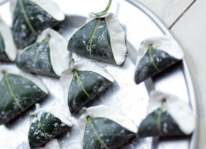 Lạ lùng món bánh miền Tây, chỉ có bột và lá mà ai ăn cũng ghiền - 4