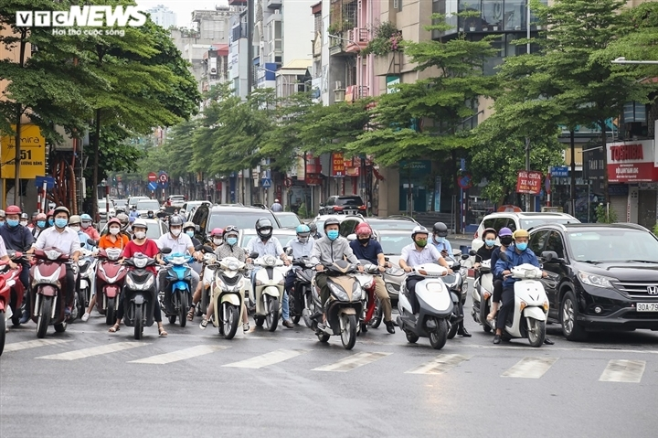 Ai cũng có lý do để ra đường, chỉ virus COVID-19 lây lan không cần lý do - 1