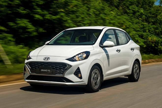 Sedan phổ thông, chọn Hyundai Grand i10 hay Mitsubishi Attrage? - 1