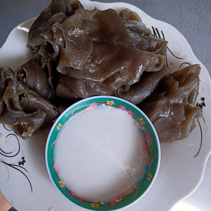 Lạ lùng món bánh miền Tây, chỉ có bột và lá mà ai ăn cũng ghiền - 7