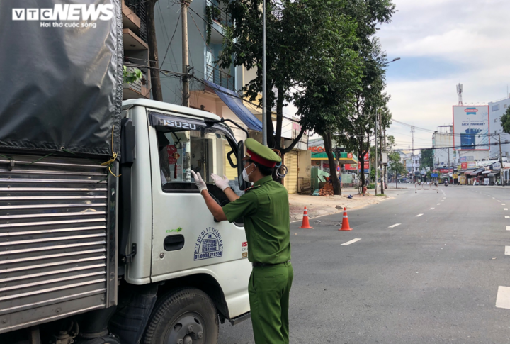 TP.HCM: Nhiều chốt kiểm soát dịch tạm dừng khai báo ‘di biến động dân cư’ - 2