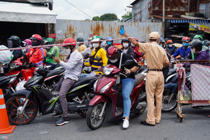 Bộ Công an khuyên người dân khai báo di biến động tại nhà trước khi di chuyển - 1