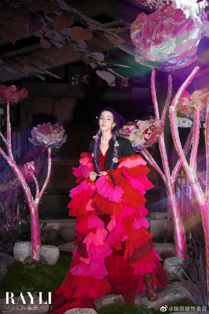 Địch Lệ Nhiệt Ba gây sốt với mái tóc tím, đẹp như nàng thơ - 5