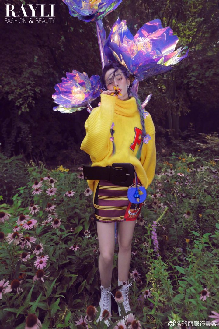 Địch Lệ Nhiệt Ba gây sốt với mái tóc tím, đẹp như nàng thơ - 10